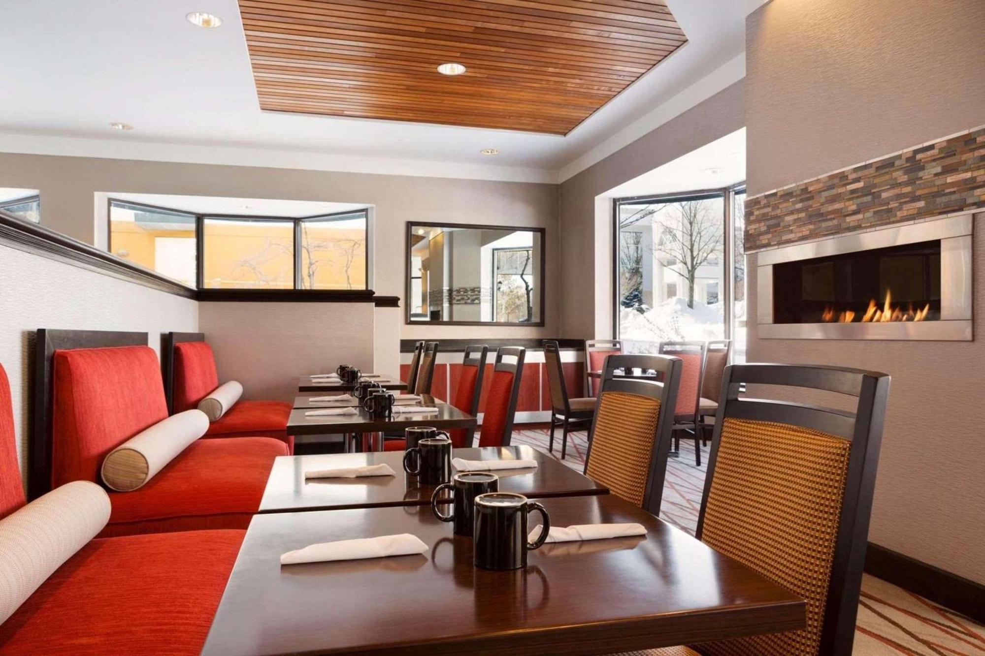 Radisson Akron-Fairlawn Copley Montrose エクステリア 写真