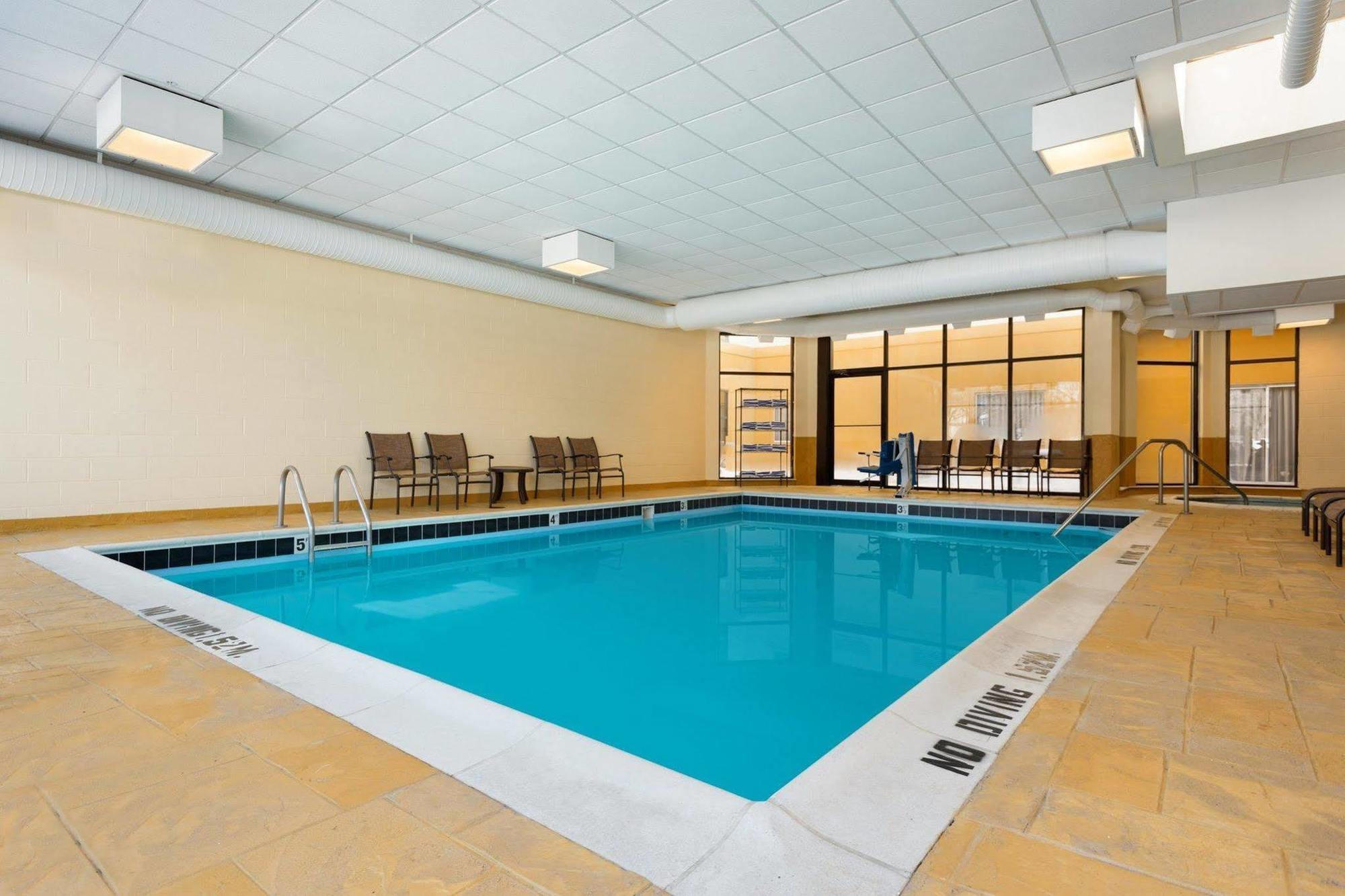Radisson Akron-Fairlawn Copley Montrose エクステリア 写真