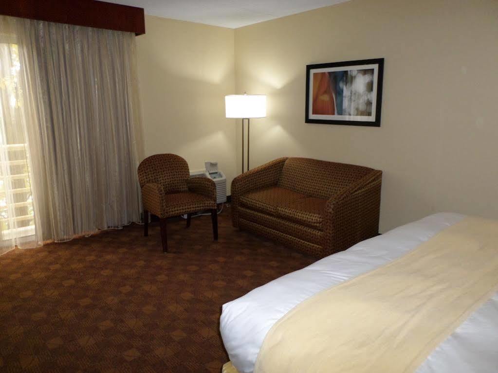 Radisson Akron-Fairlawn Copley Montrose エクステリア 写真