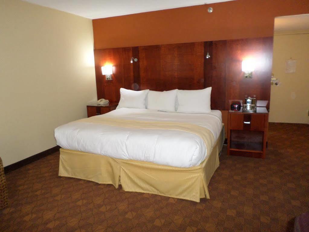 Radisson Akron-Fairlawn Copley Montrose エクステリア 写真